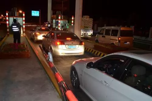 假期高速行駛攻略，看一遍絕對(duì)平安！