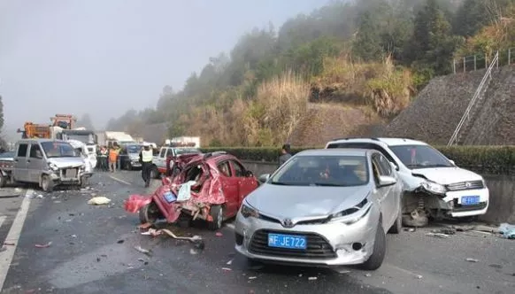 假期高速行駛攻略，看一遍絕對(duì)平安！