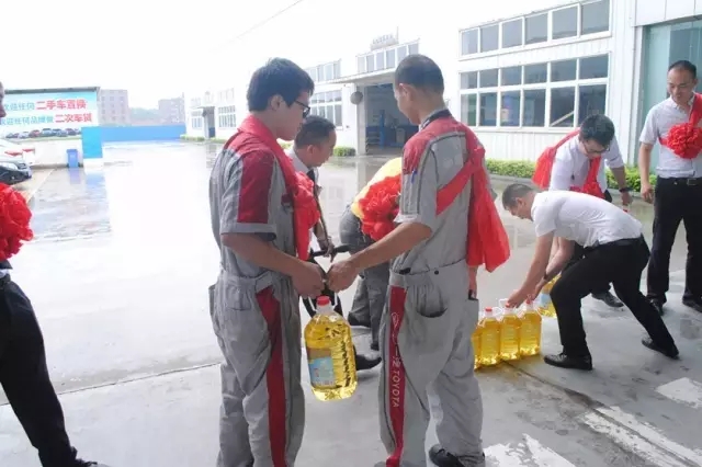 邵陽(yáng)天嬌集團(tuán)一汽豐田華運(yùn)通4S店優(yōu)秀員工表障大會(huì) 邵陽(yáng)天嬌集團(tuán)一汽豐田華運(yùn)通4S店優(yōu)秀員工表障大會(huì)