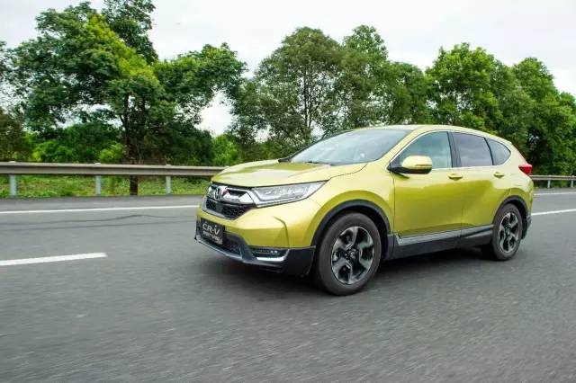 不是我追不上你，而是我們之間需要距離