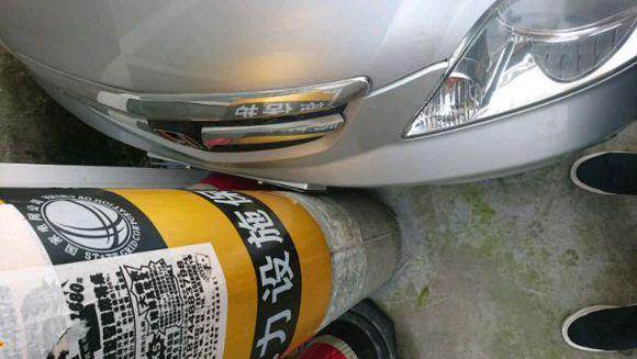 停車不敢停得靠前，那是你不知道這個(gè)竅門