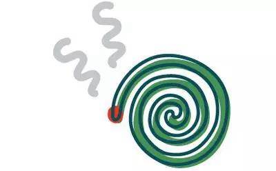 奔馳車突然起火！車主：車?yán)镉形米?，點(diǎn)了盤蚊香……