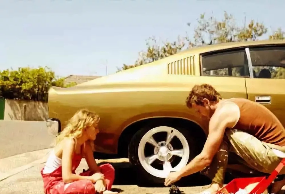 哪些錯(cuò)誤的操作能增加爆胎的風(fēng)險(xiǎn)呢？