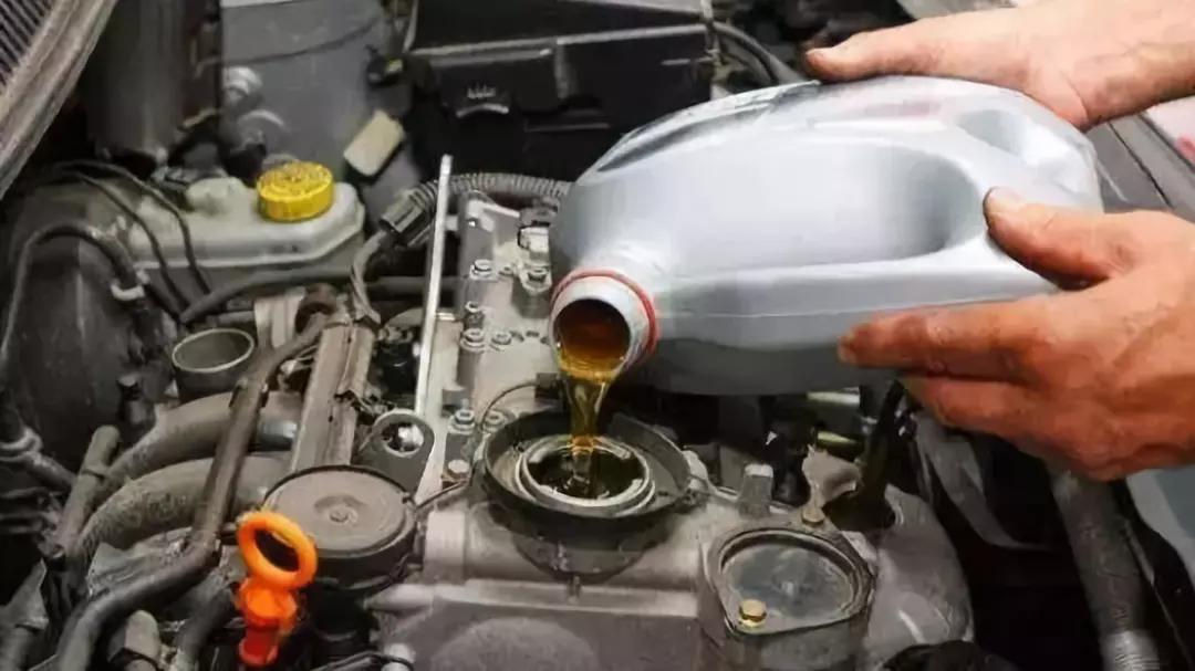 全合成機(jī)油和半合成哪個更好？